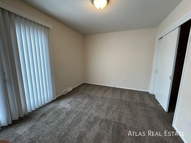 Foto del edificio - Receive $500 off at move in! 3 Bedroom 1.5...