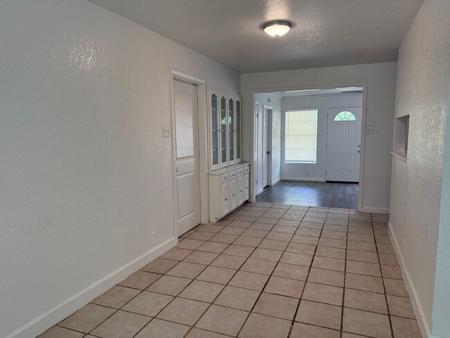 Building Photo - Updated 3-Bedroom Home with No Carpet & Modern Finishes