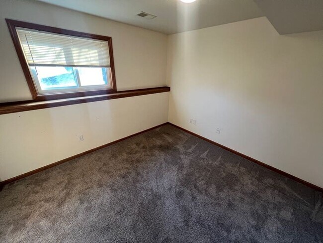 Foto del edificio - 910 N Clover Ln