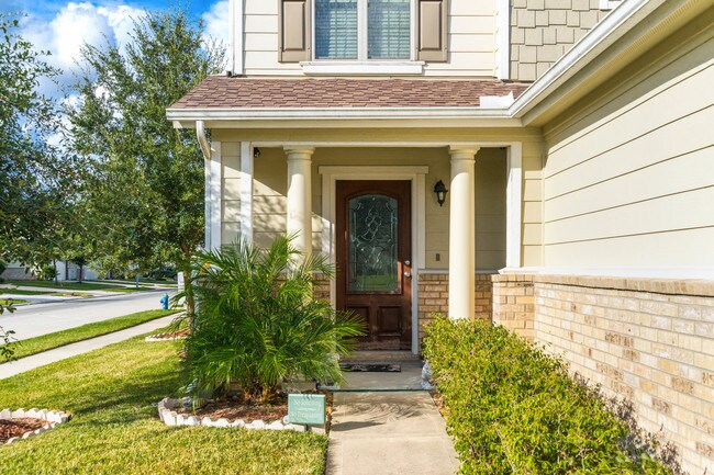 Servicio de césped quincenal incluido - 2635 Skyview Knoll Ct