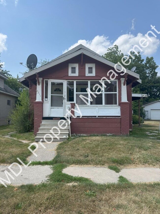 Building Photo - 2211 Benjamin St