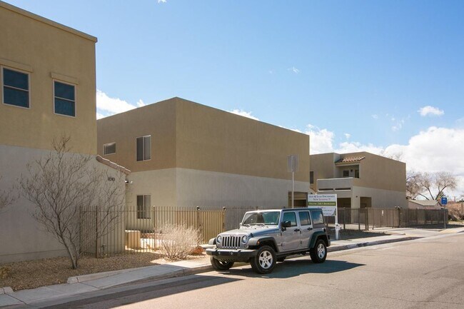 Building Photo - 1024 Lead Ave SW