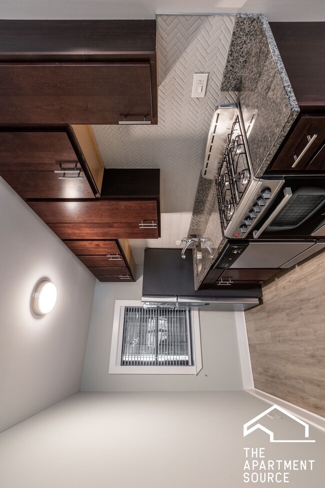 Photo - 1435 N Dearborn St Apartment
