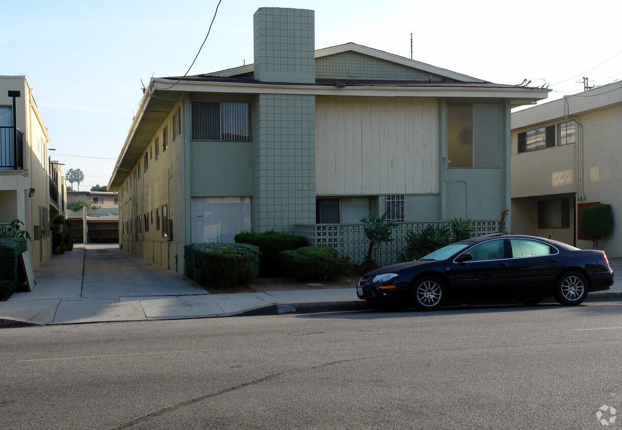 Foto del edificio - 861-865 W Beach Ave