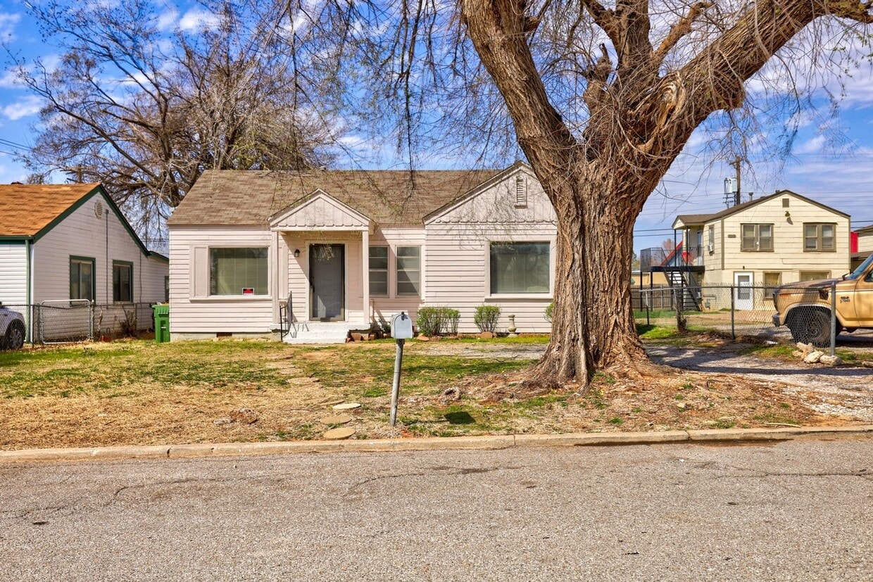 Primary Photo - 2 Bed 1 Bath home in Yukon!
