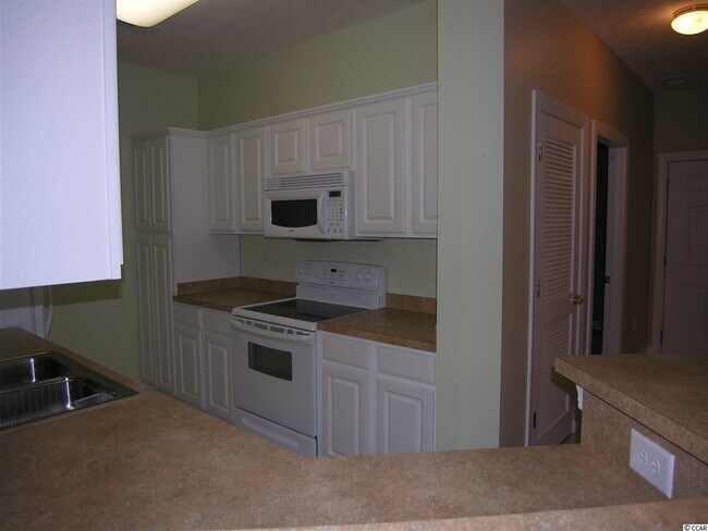 Building Photo - 943 Algonquin Dr