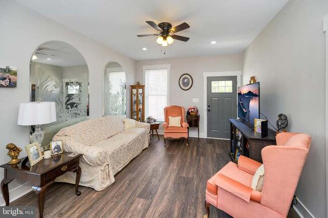 Living area, furniture will be removed. - 7704 Loch Lomond Ct