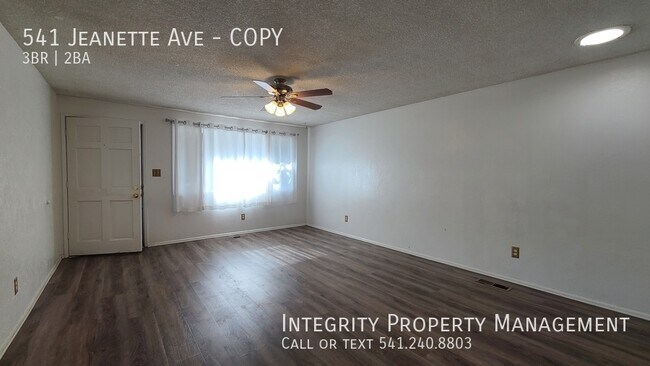 Foto del edificio - 541 Jeanette Ave
