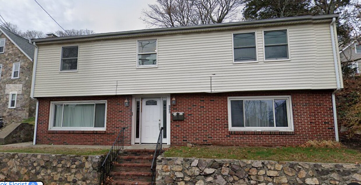 Building Photo - 253 Lincoln Ave