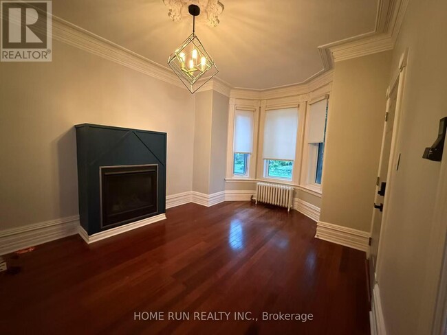 Building Photo - 191 Pretoria Ave