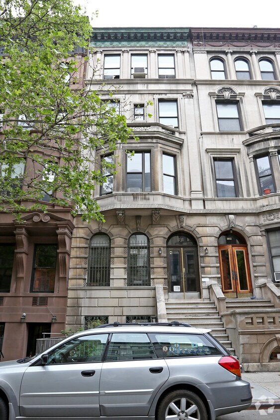Building Photo - 131 W 75th St
