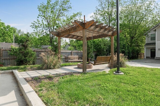 Building Photo - Lee Street B3