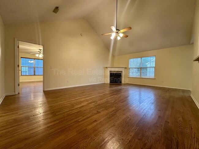 Foto del edificio - 1720 Hawk Run Ln