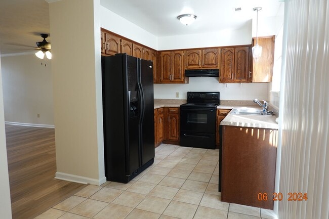 Foto del edificio - End Unit Condo Near Fort Eustis For Rent