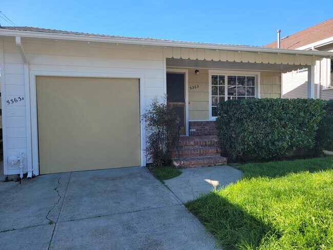 Foto del edificio - 5363 James Ave