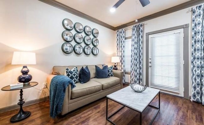 Building Photo - 1 bedroom in Houston TX 77057