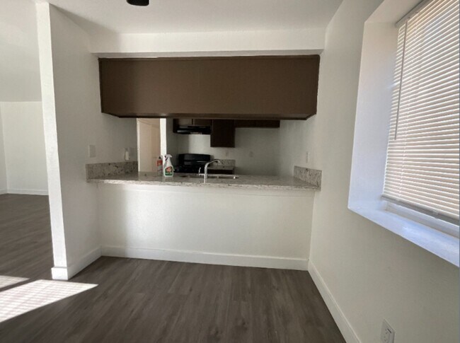 Foto del edificio - 15866 Sago Rd