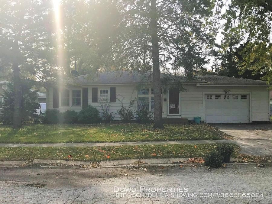 Primary Photo - 203 Meadowbrook Dr