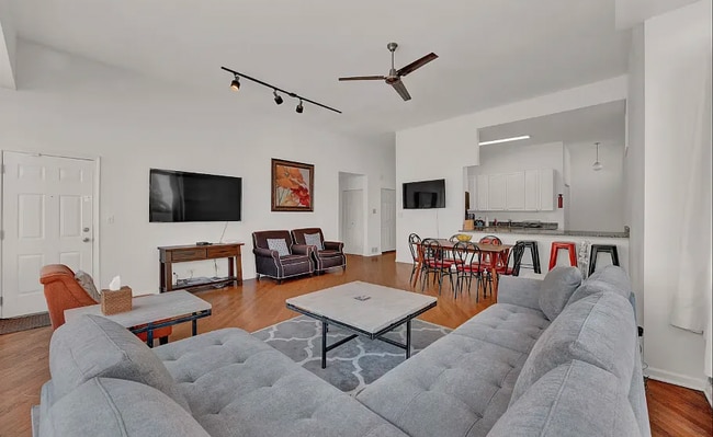 Building Photo - 2 bedroom in Chicago IL 60618