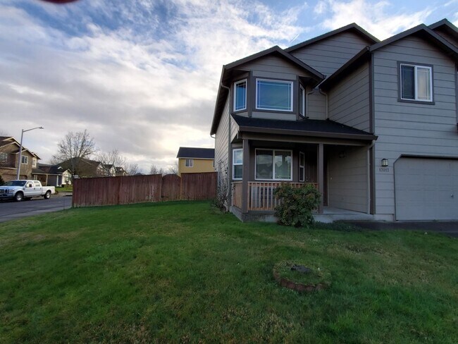 Foto del edificio - Great 3BD 2.5BA Fisher's Landing! Large Fe...