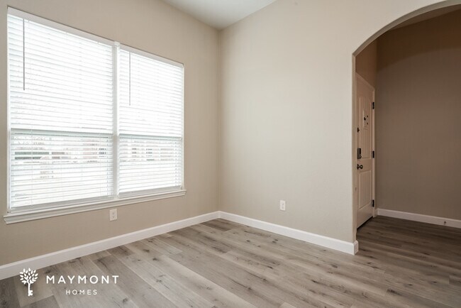 Foto del edificio - 721 Shady Meadow Ln