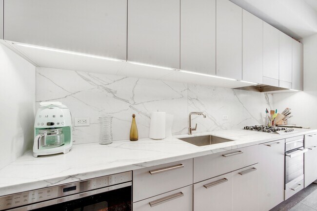 Foto del edificio - 305 E 51st St