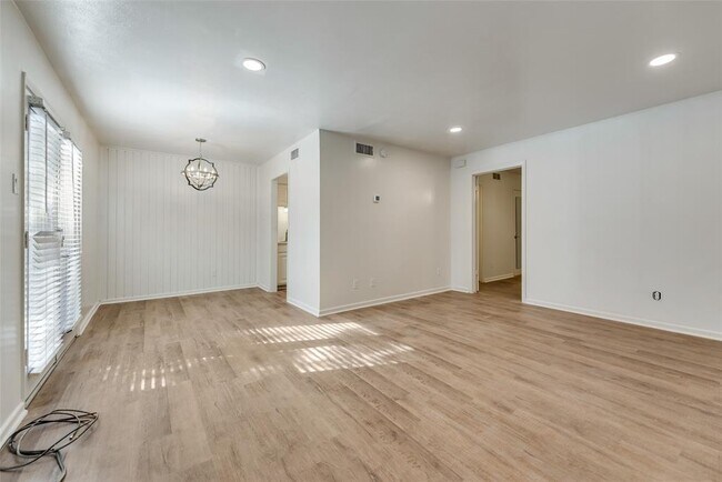Building Photo - 4239 McKinney Ave