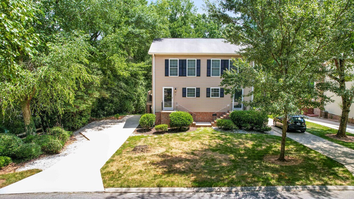 Foto principal - 1 Dover Dr