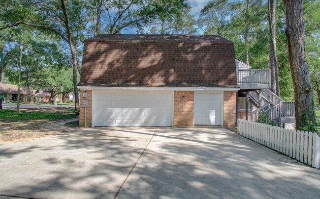 Building Photo - 808 Stone Mountain Dr