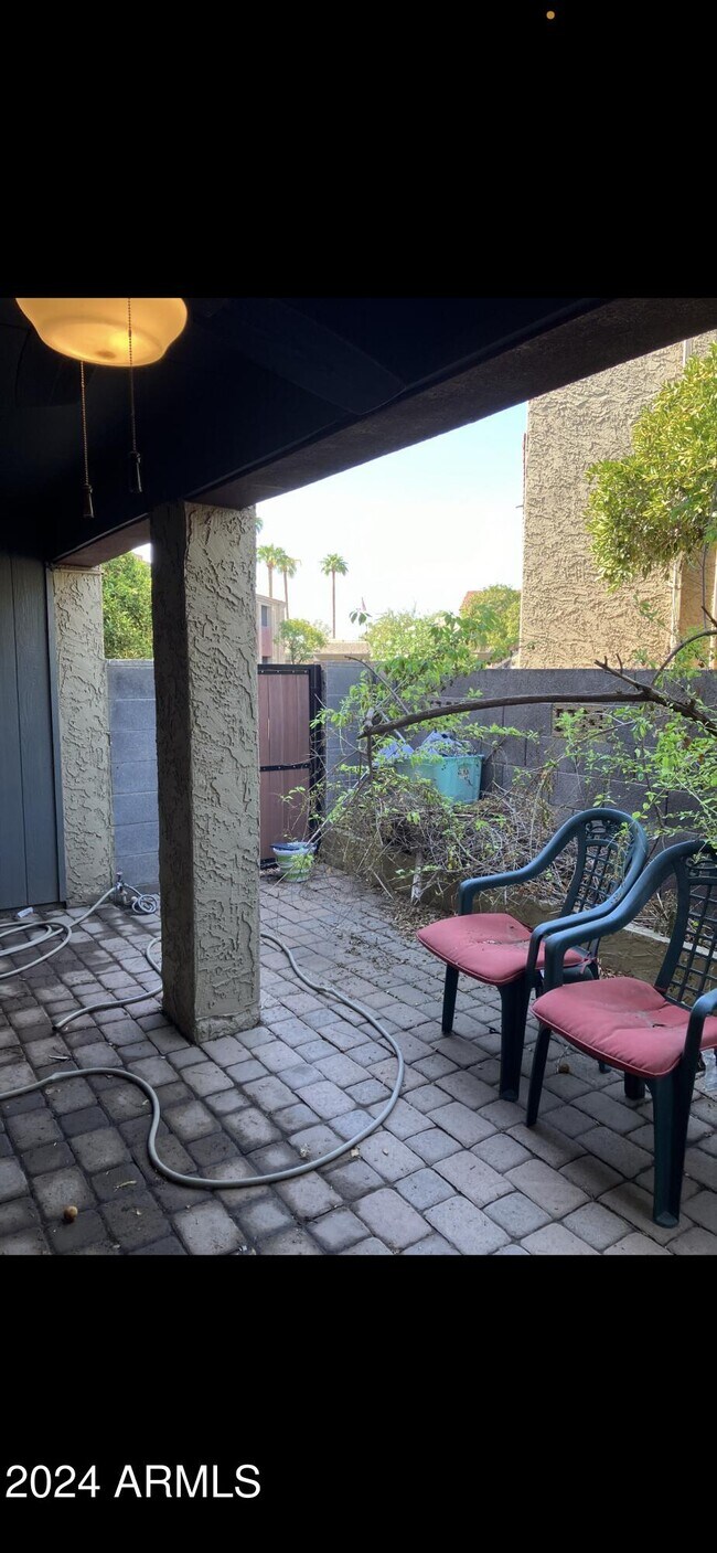 Foto del edificio - 1730 W Emelita Ave