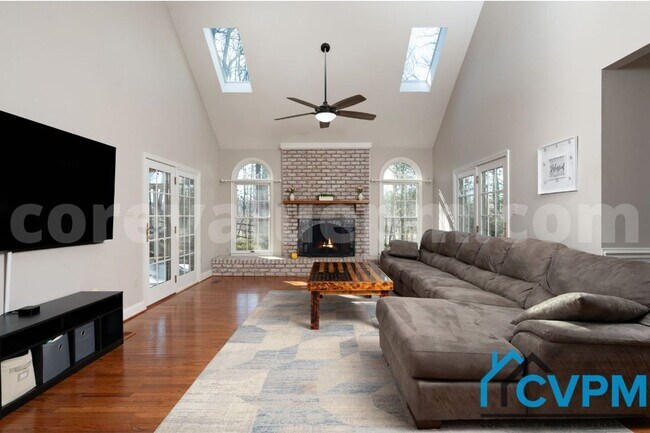 Foto del edificio - 1009 Howard Grove Ct