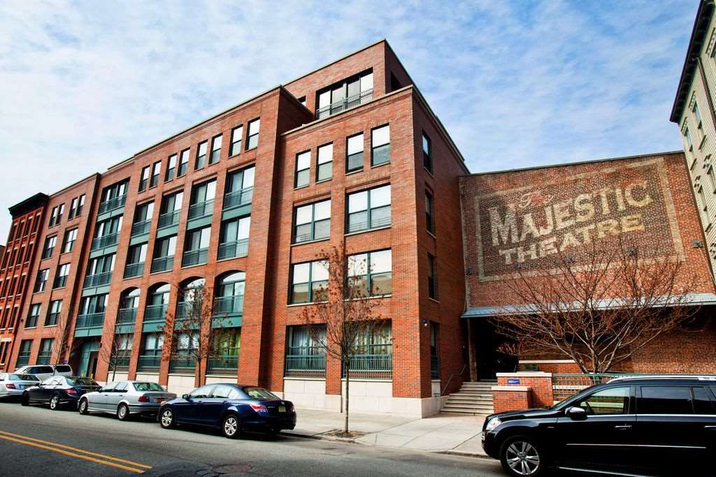 Primary Photo - 222 Montgomery St