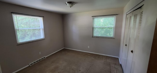 Building Photo - 57 Willow Dr