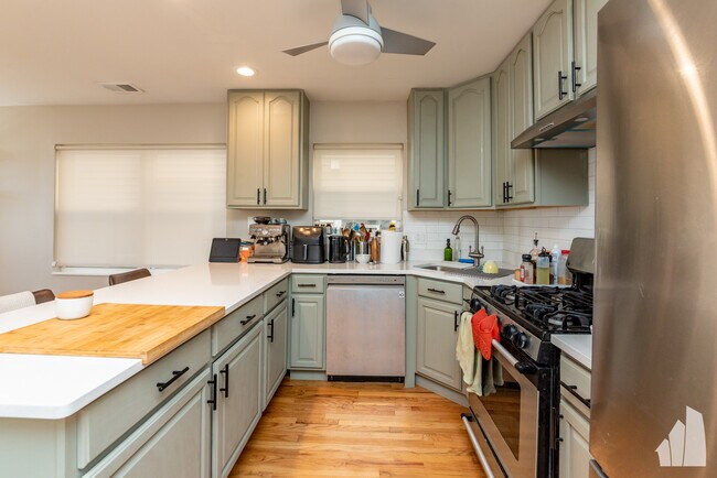 Foto del edificio - 2934 N Ridgeway Ave