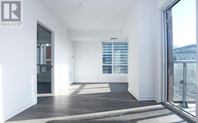 Building Photo - 108 Peter St