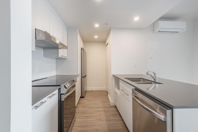 Building Photo - SE503