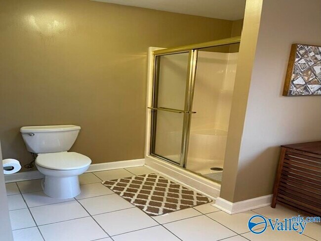 Foto del edificio - 100 Thomas Woods Ct