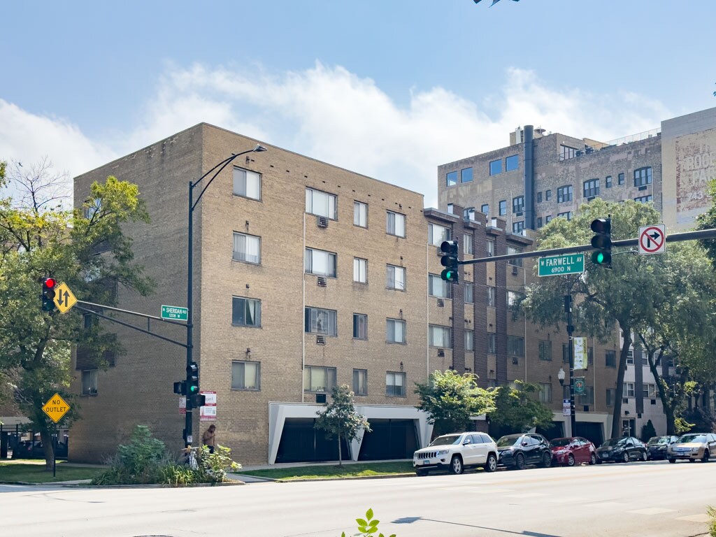 Foto principal - 6825 N Sheridan Rd