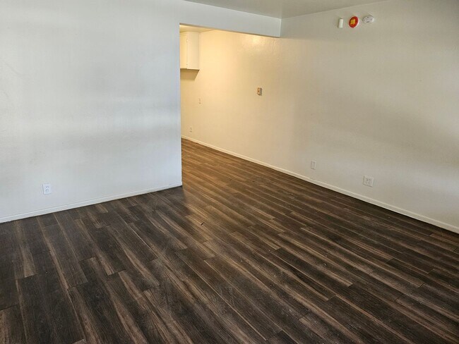 Building Photo - Section-8 Ok - 4-Bed/2-Bath House in North...