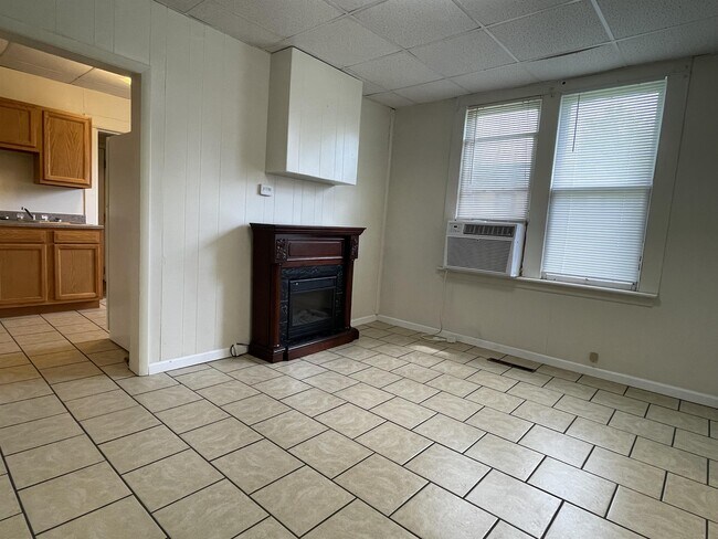 Building Photo - 505 S Logan Ave