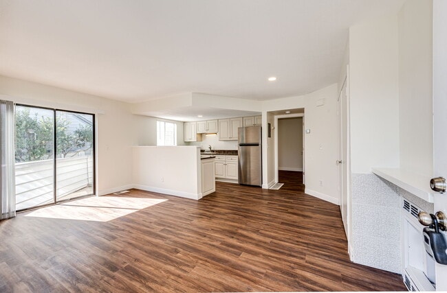 Building Photo - 17004 E Tennessee Dr
