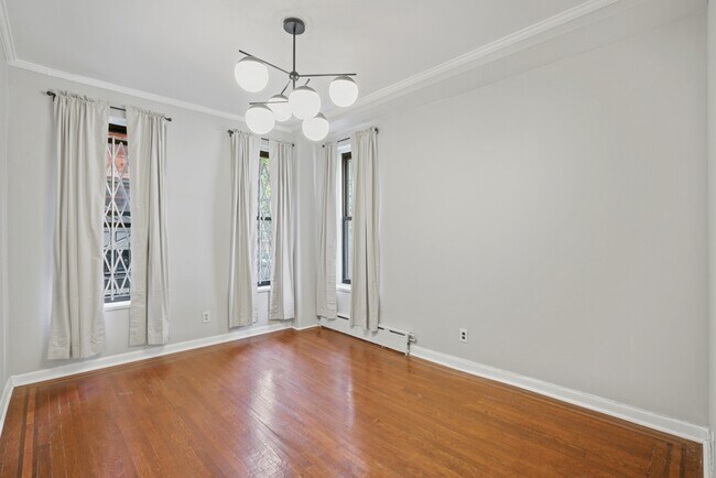Building Photo - 354 E 78th St