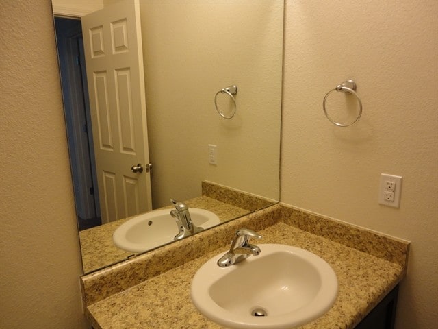 Building Photo - 2712 Moon Glow Dr NE