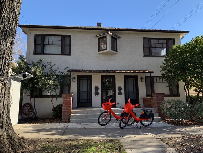 Building Photo - 415 28th St