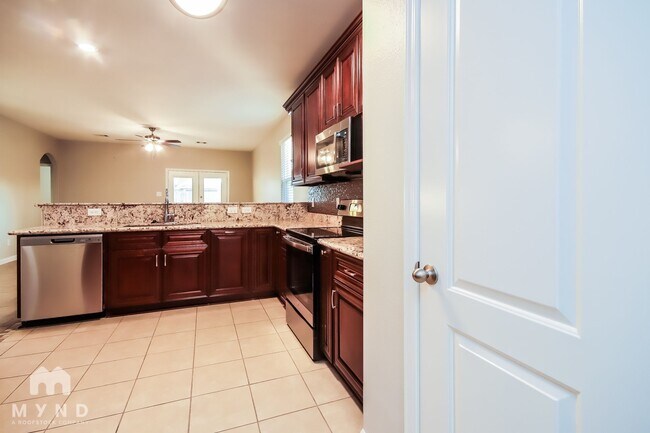 Foto del edificio - 6510 Pine Tree Dr