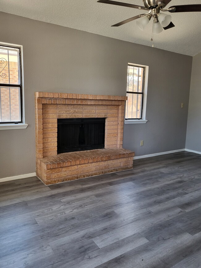 Building Photo - 1517 Prado Del Sol Dr