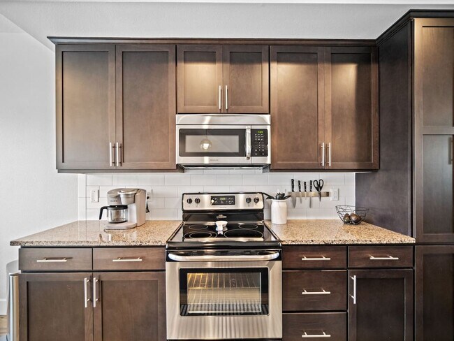 Foto del edificio - Beautiful Townhouse In Spokanes Kendall ya...