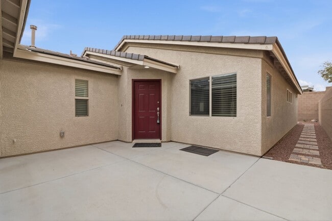 Building Photo - SW!!! Casita!!!! Single Story!!! 4 Bedrooms!!! Gated!!! End or Cut De Sac!!! Community green area...