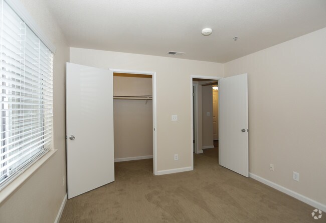 2HAB, 2BA c/loft 1076 FT² - Capitol View Apartments