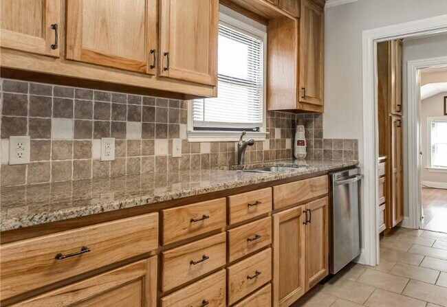 Foto del edificio - 845 Northwood Rd